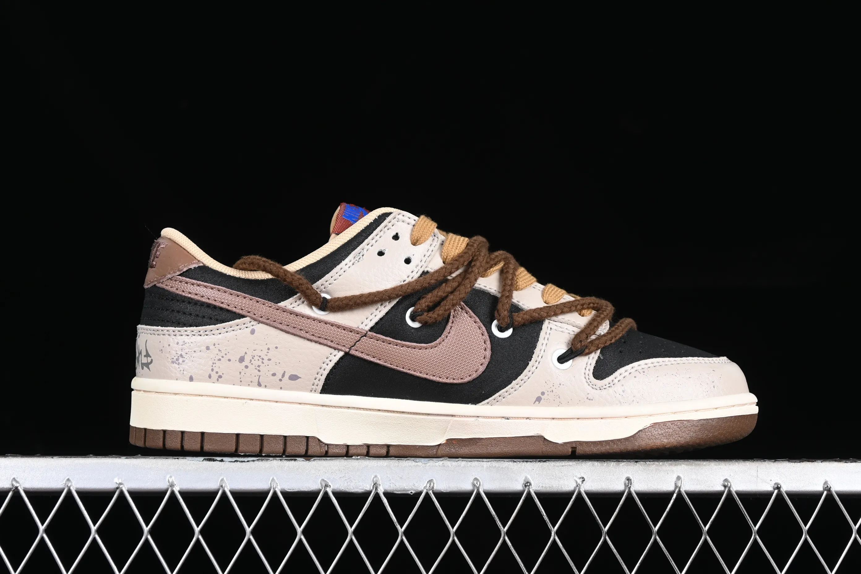 All categories Nk SB Dunk series Nk SB Dunk Low low-top sneakers Nk Dunk Low Panda Prank-Street Graffiti Line graffiti distressed SB strap low-top casual sneakers DR9704-200